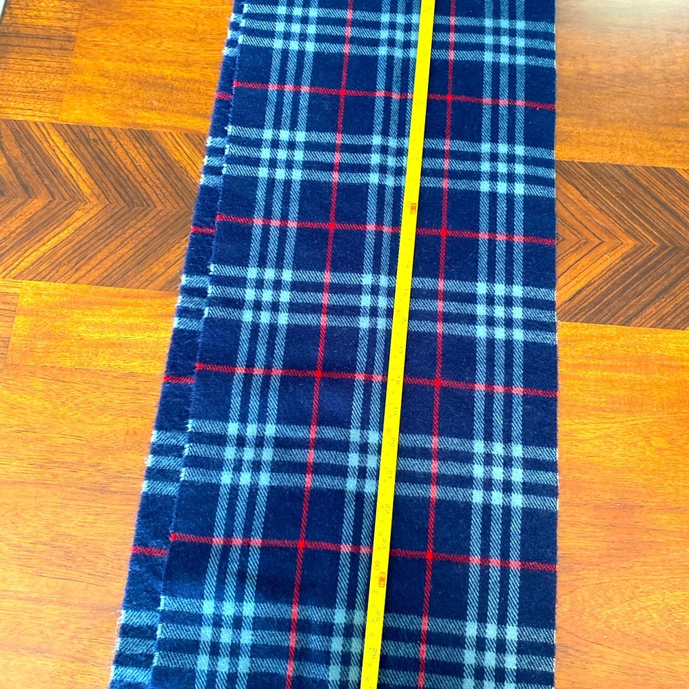 Burberry scarf 🧣 - Picture 2 of 2